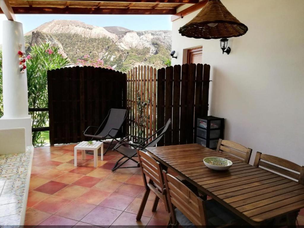 Villa Garden & Sea à Vulcano  Extérieur photo