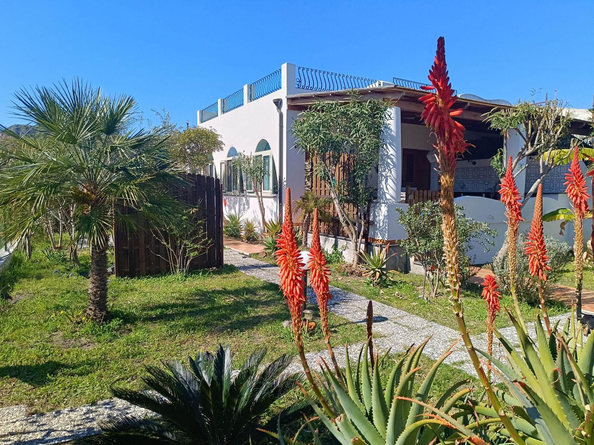 Villa Garden & Sea à Vulcano  Extérieur photo